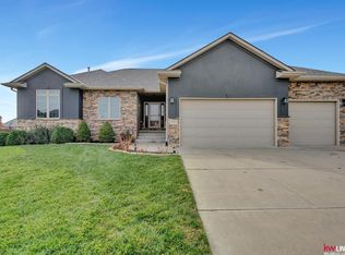 3025 Tree Line Dr, Lincoln, NE 68516