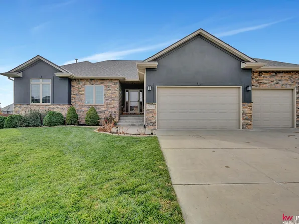 3025 Tree Line Dr, Lincoln, NE 68516