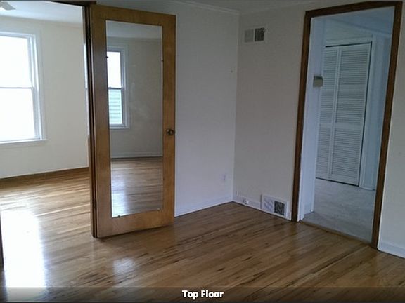 3rd image of 1636 W Summerdale Ave #3