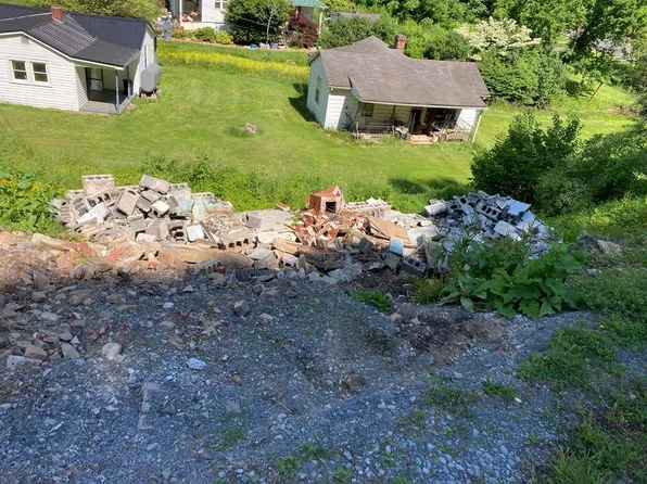 990 Matson Dr, Marion, VA 24354