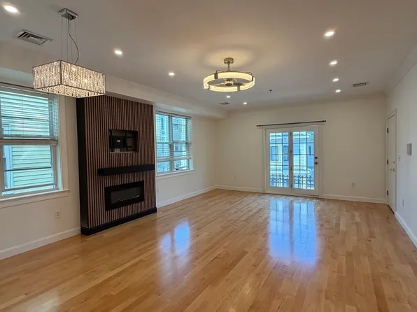 8-10 Howell St Unit 4, Dorchester, MA 02125