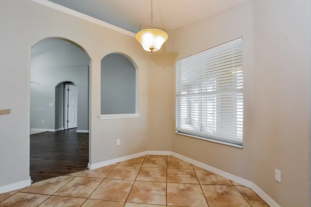 3 bed, 2.0 bath, 1511 sqft, $2,045 — Photo 4
