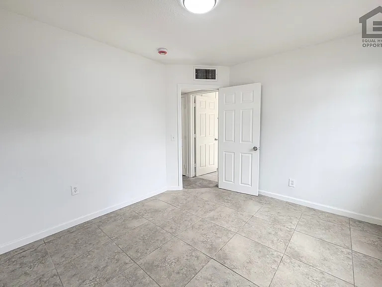 3422 E Culver St — Photo 15