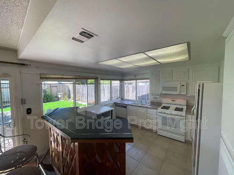 9400 Appalachian Dr — Photo 8