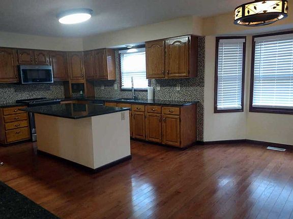 2nd image of 980 Zodiac Ave