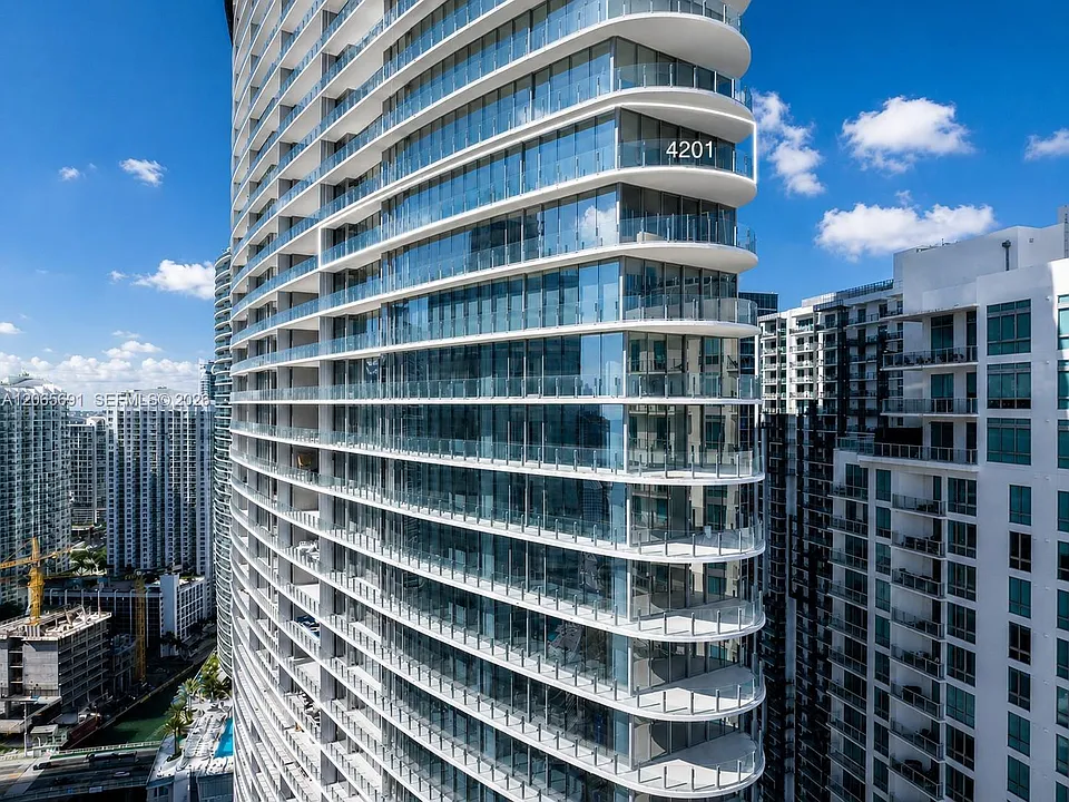 300 Biscayne Boulevard Way #4201E