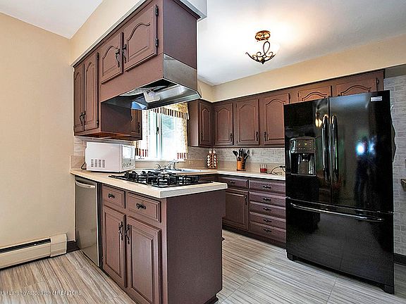 2nd image of 5681 Grand River Dr