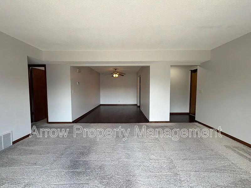 2 bed, 1.5 bath, 958 sqft, $995 — Photo 4
