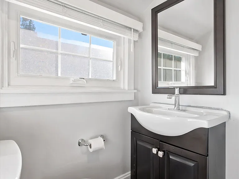 124 Price St — Photo 21