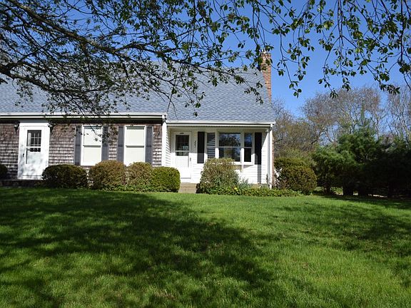 3rd image of 261 Blackberry Hill Dr