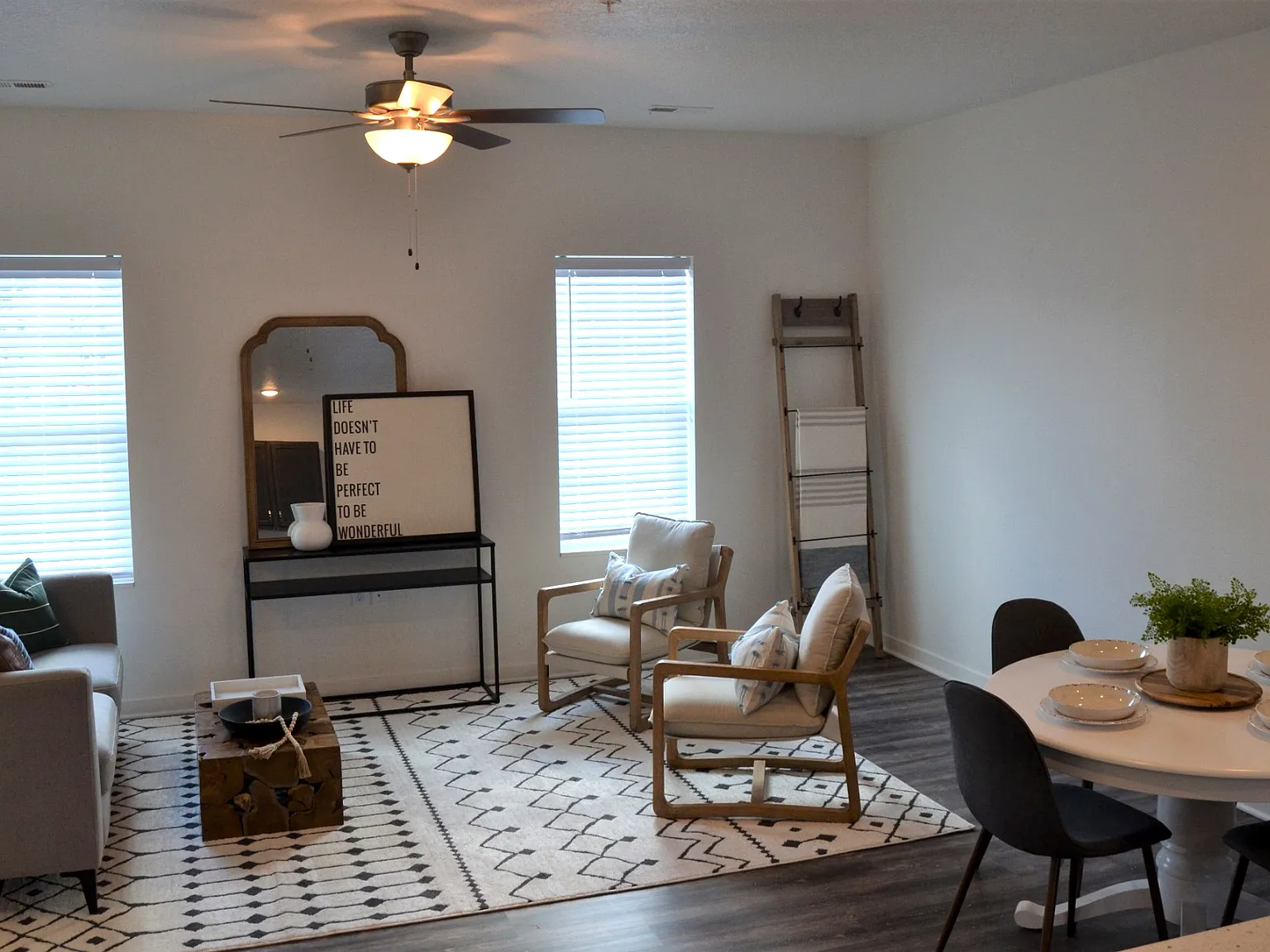 3 bed, 2.5 bath, 1280 sqft, $1,680 — Photo 3