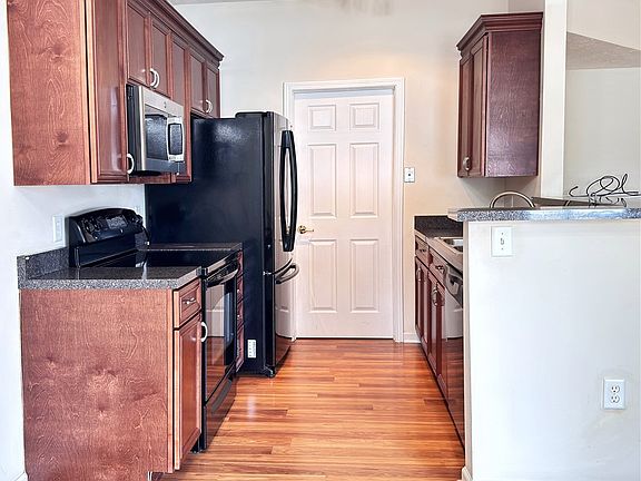 5th image of 203 Sonie Dr
