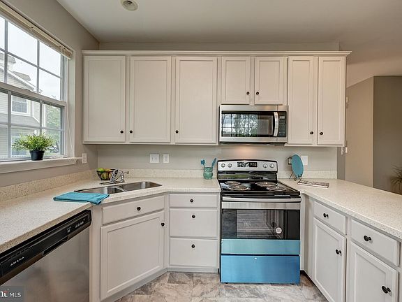 4th image of 6011 Ivy League Dr