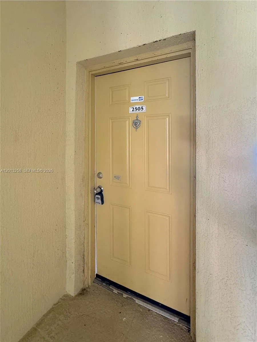 Building Photo - 1281 SW 46th Ave #2505