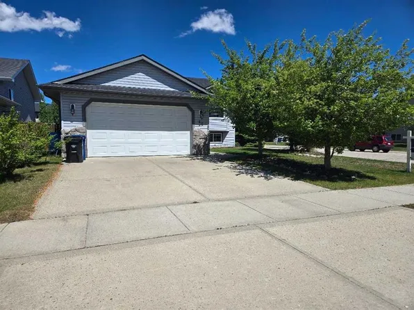 42 S Eastpointe Dr, Blackfalds, AB T4M 0G6