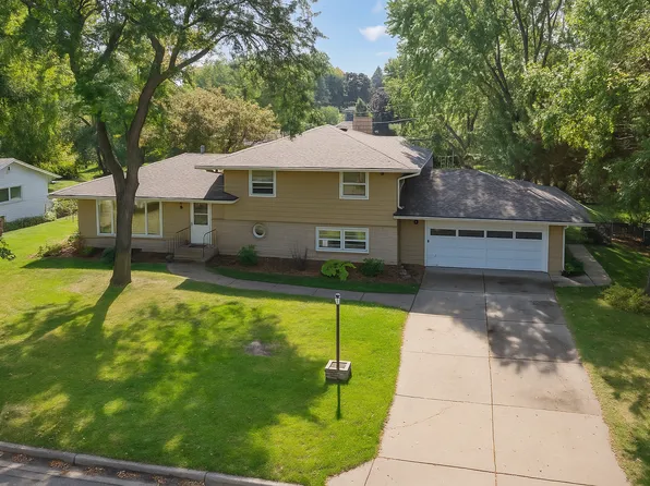 958 Woodlynn Ave, Roseville, MN 55113