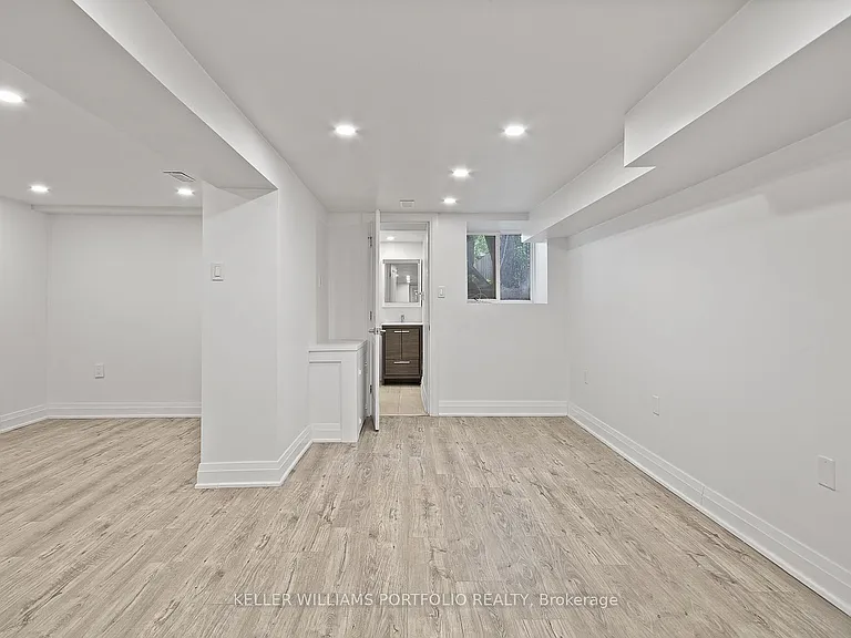 35 Humberside Ave #1 — Photo 11