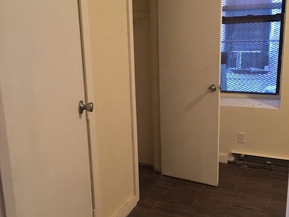4th image of 2078 Vyse Ave