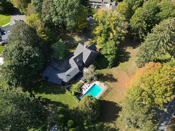 16 Court St, North Andover, MA 01845