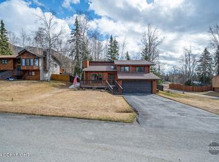 9611 Nizki Cir, Eagle River, AK 99577