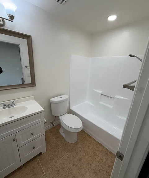 645 N New Hampshire Ave #7 — Photo 5