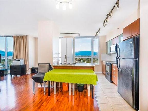 5th image of 4028 Knight St #1405