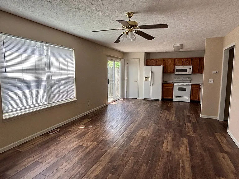 2810 Horizon Dr — Photo 3
