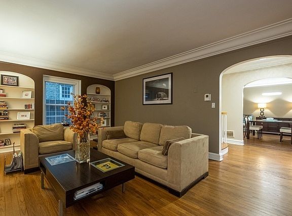 5th image of 540 Pleasant Ave