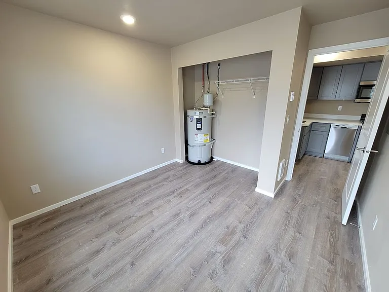 4045 Puget — Photo 10