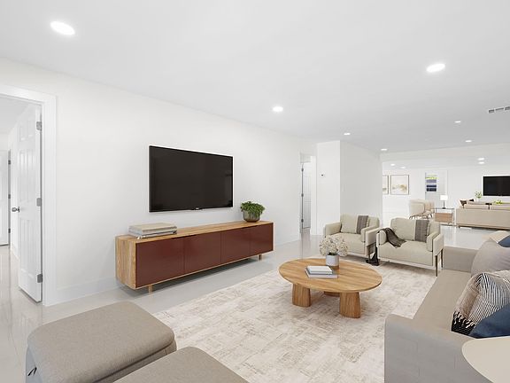 5th image of 3262 Pierce Street