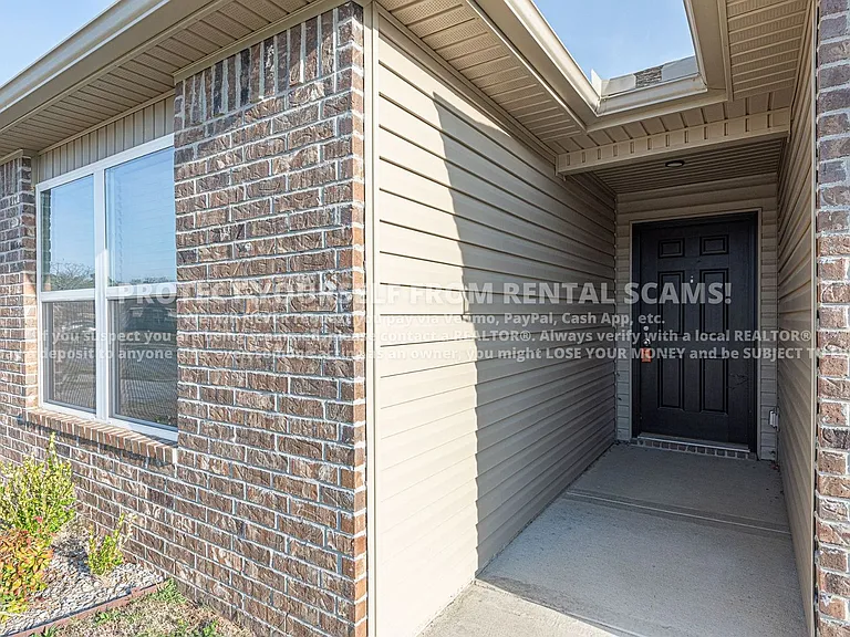 2932 W Obsidian St — Photo 2