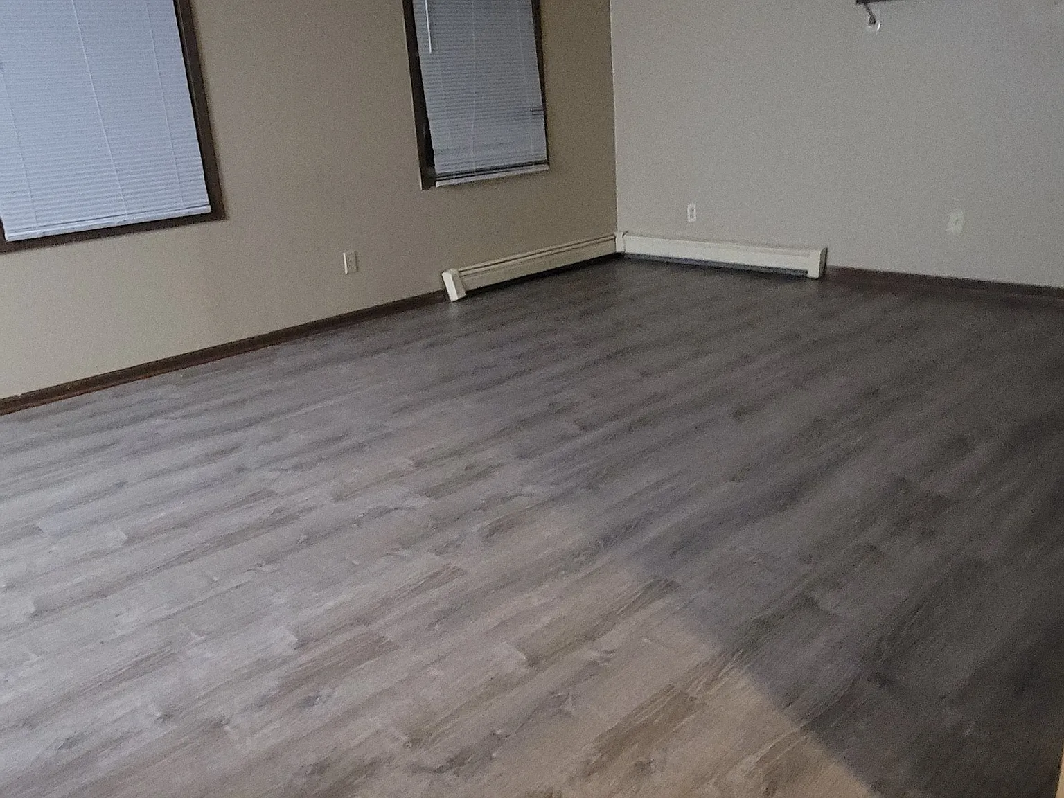 2 bed, 990 sqft, $1,200 — Photo 4