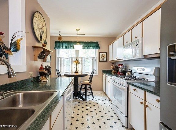 4th image of 808 Regina Ct #808