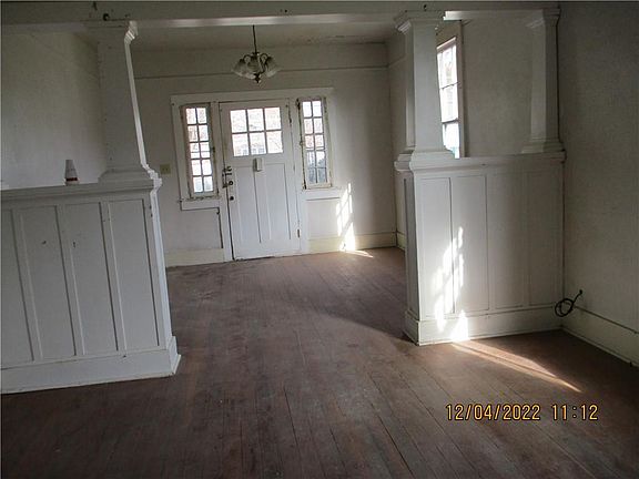 3rd image of 2332 Jasmine St