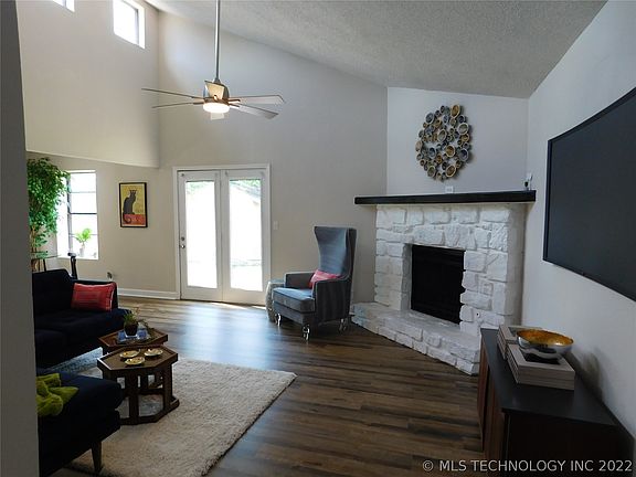3rd image of 1228 E 140th Pl