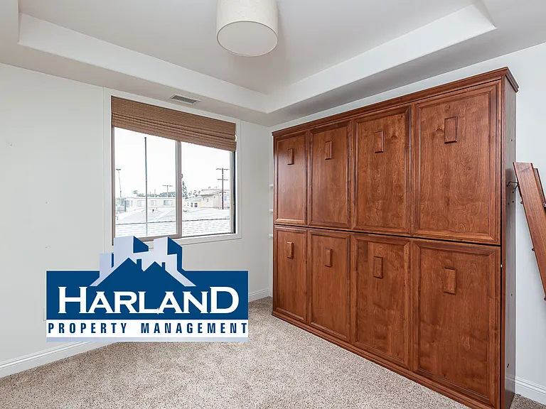 1368 Oliver Ave — Photo 17