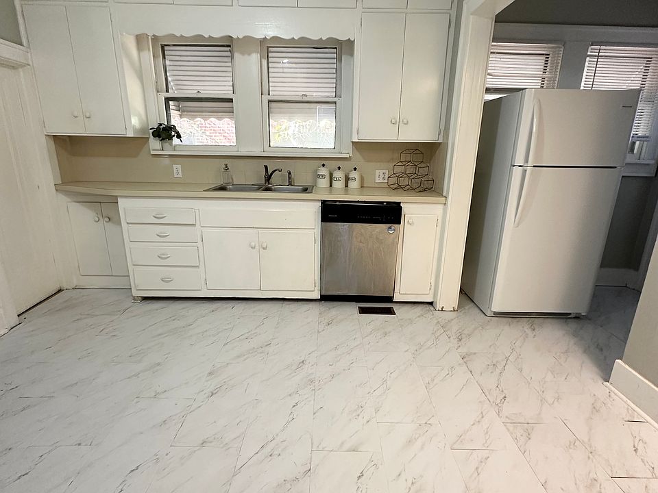 NEW KITCHEN FLOORING!