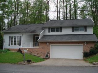 10 Carriage Dr, Fairmont, WV 26554