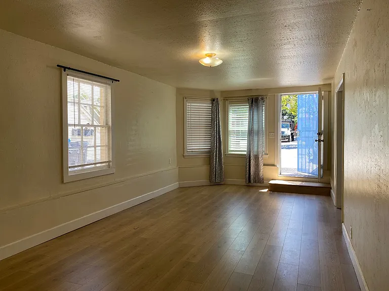 1427 Sherman St — Photo 3