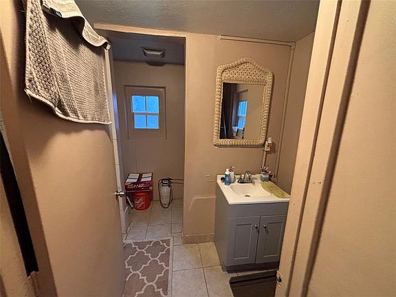 4th image of 1141 S Ridge Rd