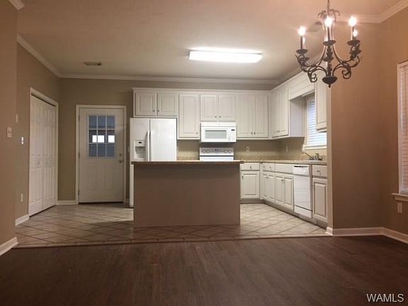 5th image of 5193 Woodland Trce