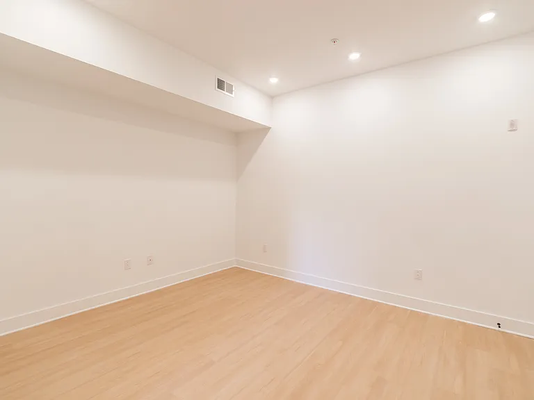 4408 Lancaster Ave — Photo 25