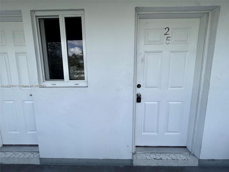 1st image of 1100 NE 191st St #25