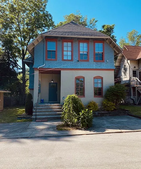 102 Watson Ct — Photo 1