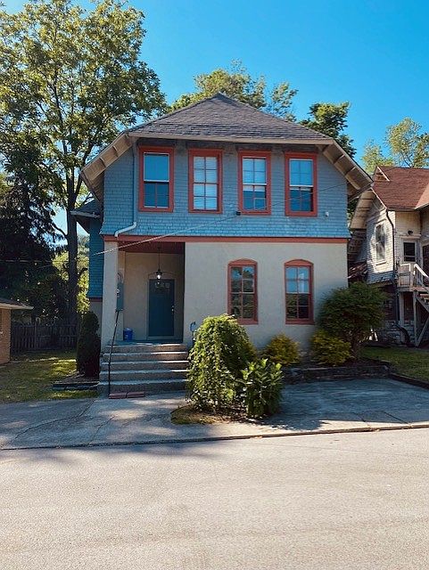 1st image of 102 Watson Ct
