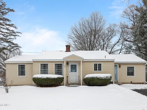 24 Pleasantview Dr, Dalton, MA 01226