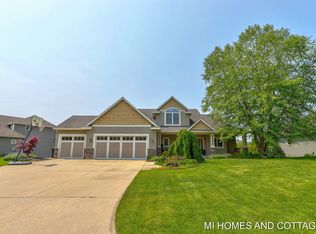 9145 Winterberry Dr, West Olive, MI 49460
