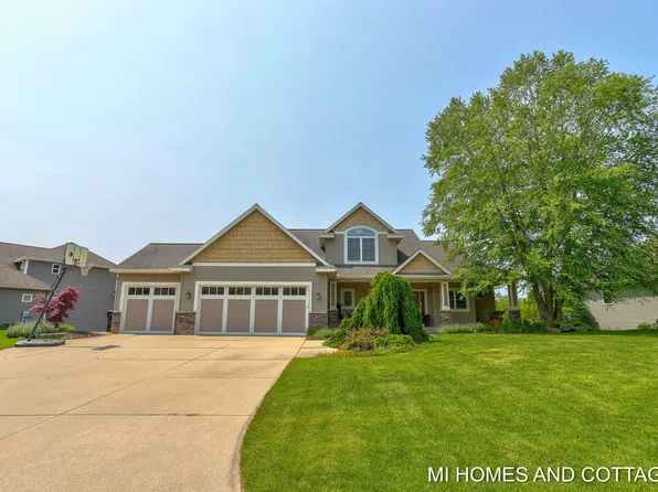 9145 Winterberry Dr, West Olive, MI 49460