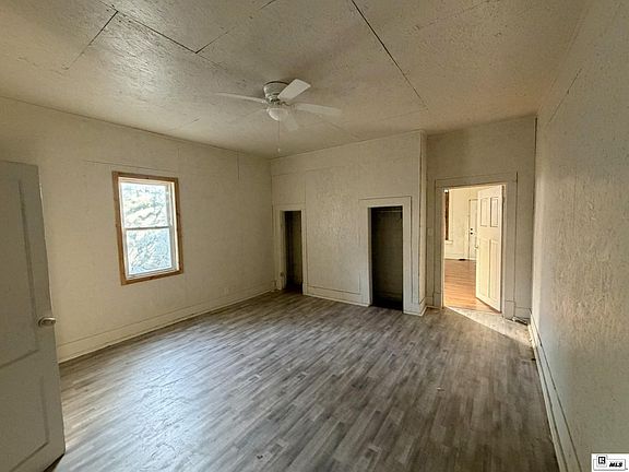 4th image of 107 Peach St
