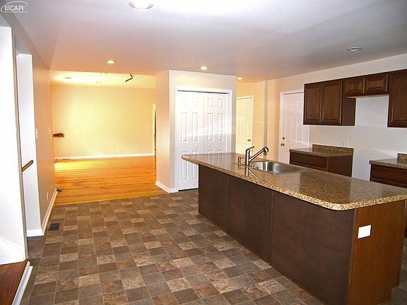 2nd image of 2370 Maplelawn Dr